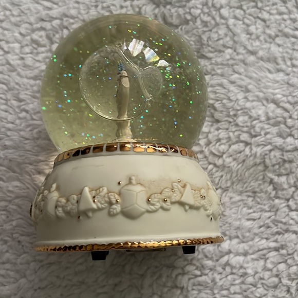 San Francisco Music Box Co. Vintage Hanukkah Snow Globe - Picture 4 of 9